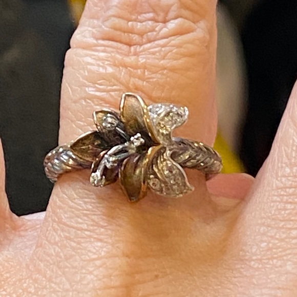 Beautiful Lilly Flower Diamond Sterling Ring! - Picture 13 of 13